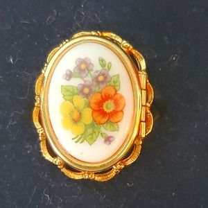 Vintage Avon Oval Floral Locket adjustable ring
